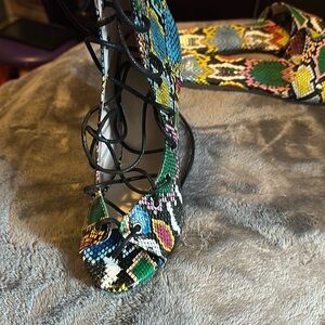Beautiful snake skin heals that won’t last brand new never worn